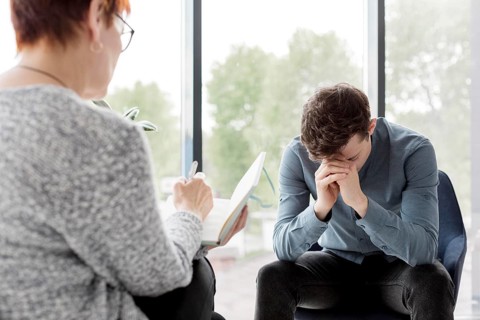 Front view psychologist patient