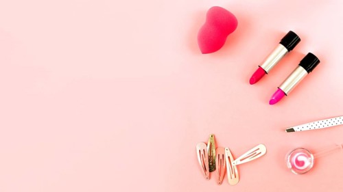 Lipsticks sponge near hairpins