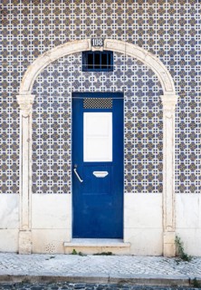 Facade with painted tiles