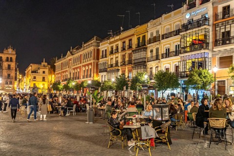 Crowded restaurants and bars in Plaza de San Francisco square at night