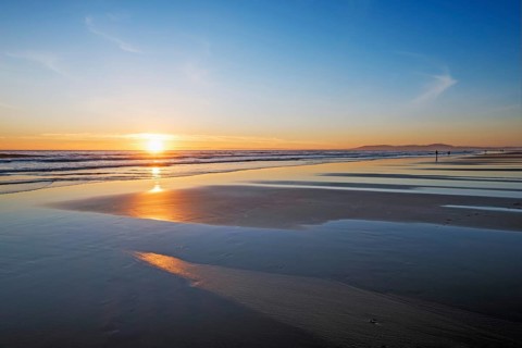 Atlantic ocean sunset with surging waves at Fonte da Telha beach