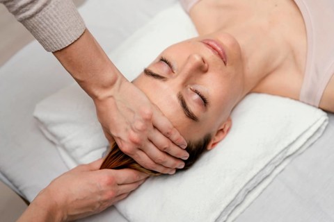 Close up therapist massaging patient s hair