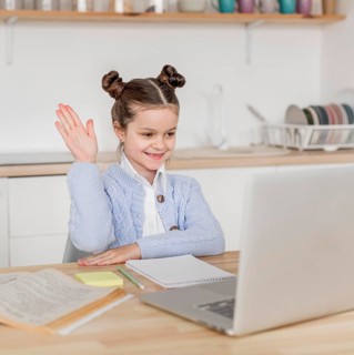 Little girl knowing answer her teacher s question