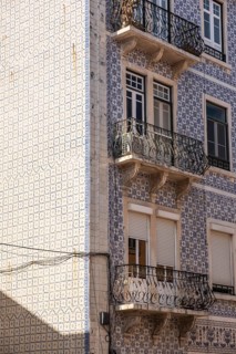 Facade with painted tiles