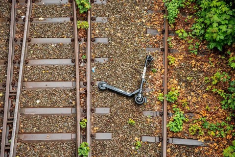 An electric scooter lies overturned between two railway tracks in Duesseldorf