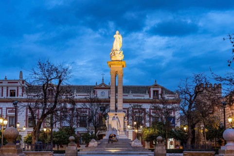 Inmaculada statue in the Plaza del Triunfo square at dusk