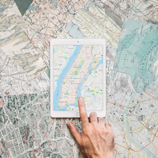 Hand tapping tablet with map