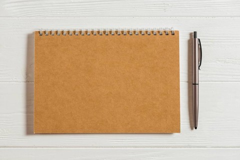 Notepad wooden table with pen