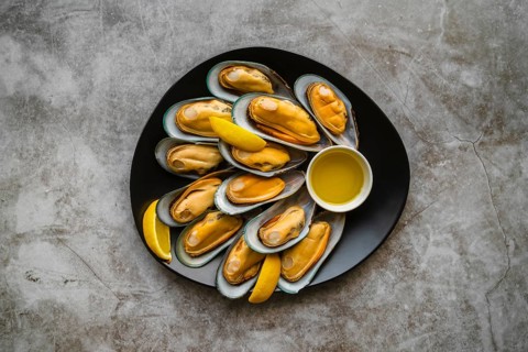 Flat lay delicious seafood composition2