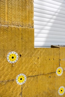 Insulation of a facade with mineral fibre boards