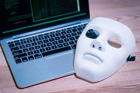 Hackers mask laptop