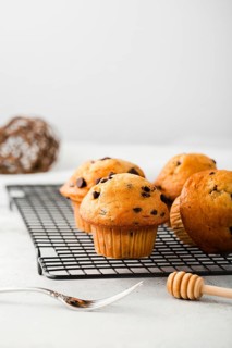 Front view set chocolate muffins