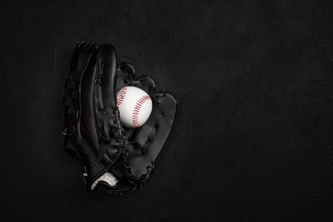 Flat lay glove with ball inside
