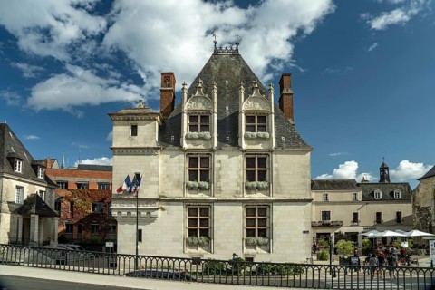 The former town hall Hotel Morin