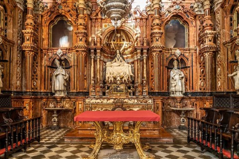 Altar of a side chapel of the Cathedral of Santa Maria de la Encarnacion in Granada