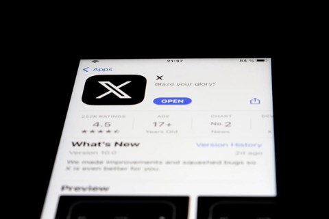Detailed view of a smartphone with Twitter X app in the iPhone App Store