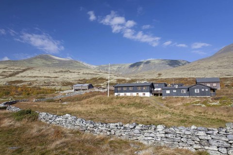 Farmhouse Doralseter in the valley Doraldalen in Rondane National Park