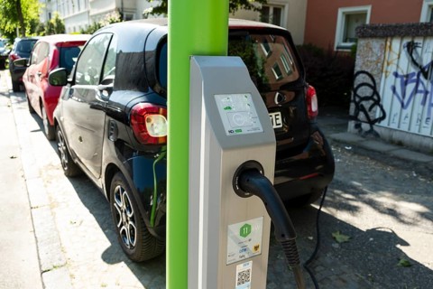 A car loads at a lamppost in Dortmund
