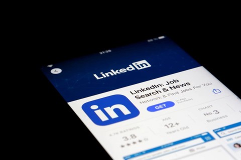 Detailed view of a smartphone with Linkedin app in the iPhone App Store