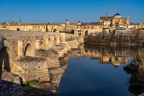 Roman bridge over the river Rio Guadalquivir and the Mezquita