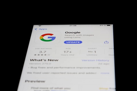 Detailed view of a smartphone with Google App in the iPhone App Store