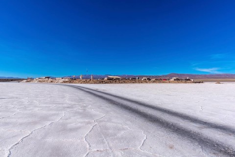 800 sq km salt desert Salinas Grandes
