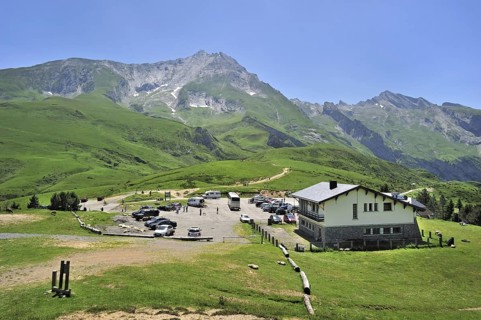 Restaurant and car park at the Col du Soulor