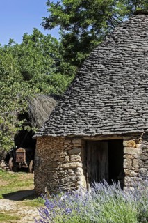 Dry stone hut and old tractor in shed at the Cabanes du Breuil