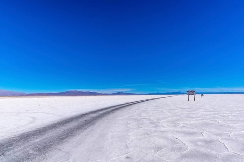 800 sq km salt desert Salinas Grandes