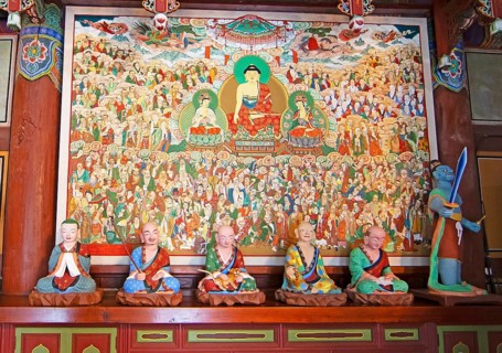 Nahan or Buddha disciple figures in the prayer hall