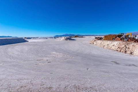 800 sq km salt desert Salinas Grandes