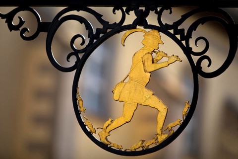 Nose sign at the Pied Piper's House