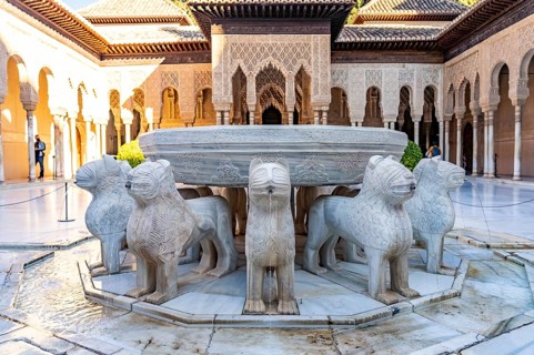 Lion's Court with the Lion Fountain