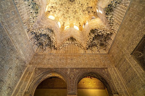 Stalactite vaults in the Sala de los Abencerrajes