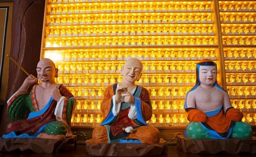 Nahan or Buddha disciple figures in the prayer hall
