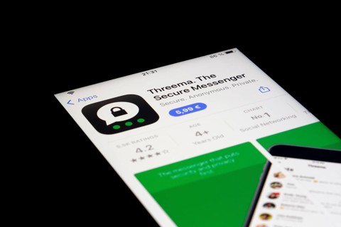 Detailed view of a smartphone with Threema app in the iPhone App Store