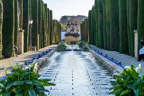Water basin and fountain at the Promenade of the Kings