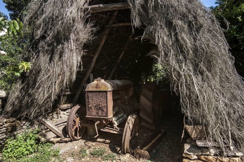 Old 1920 Fordson tractor at The Cabanes du Breuil