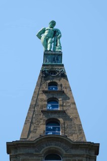 Building with Hercules statue