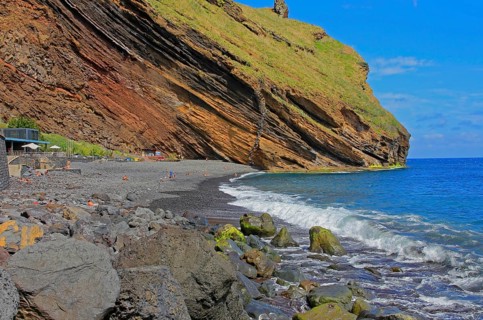 Kieselsteinstrand Ort Garajau