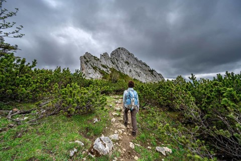 Mountaineer on a hiking trail in the Rotwand area