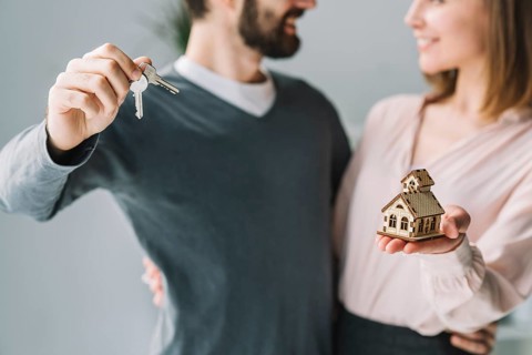Crop couple with keys house