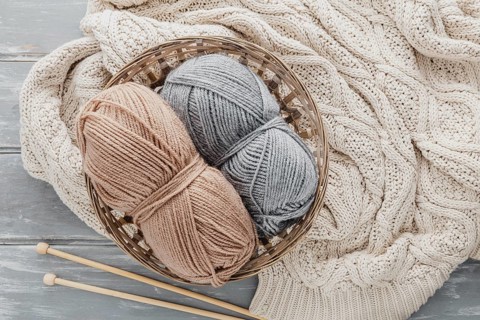 Top view yarn basket with pullover