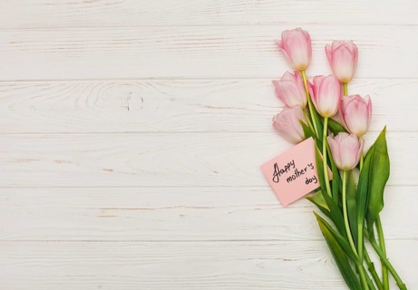 Flowers with happy mothers day card table