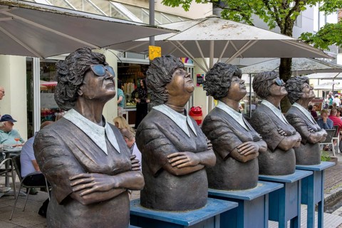 Bronze sculpture Persil remains Persil by Guido Messer