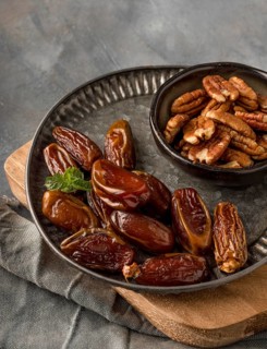 High angle dates nuts arrangement