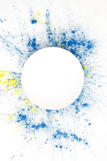 Plate table with scattered powder