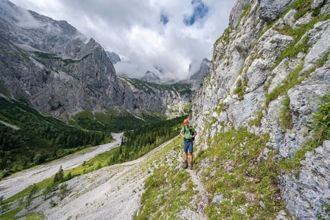 Mountaineers on the way to Waxenstein