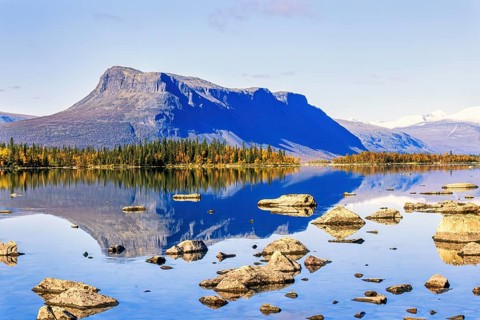 Mirrored lake in a beautiful mountainous landscape in beautiful autumn colours