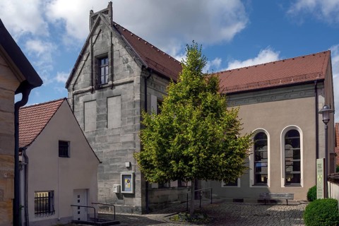 In 1872 the new profaned synagogue was consecrated